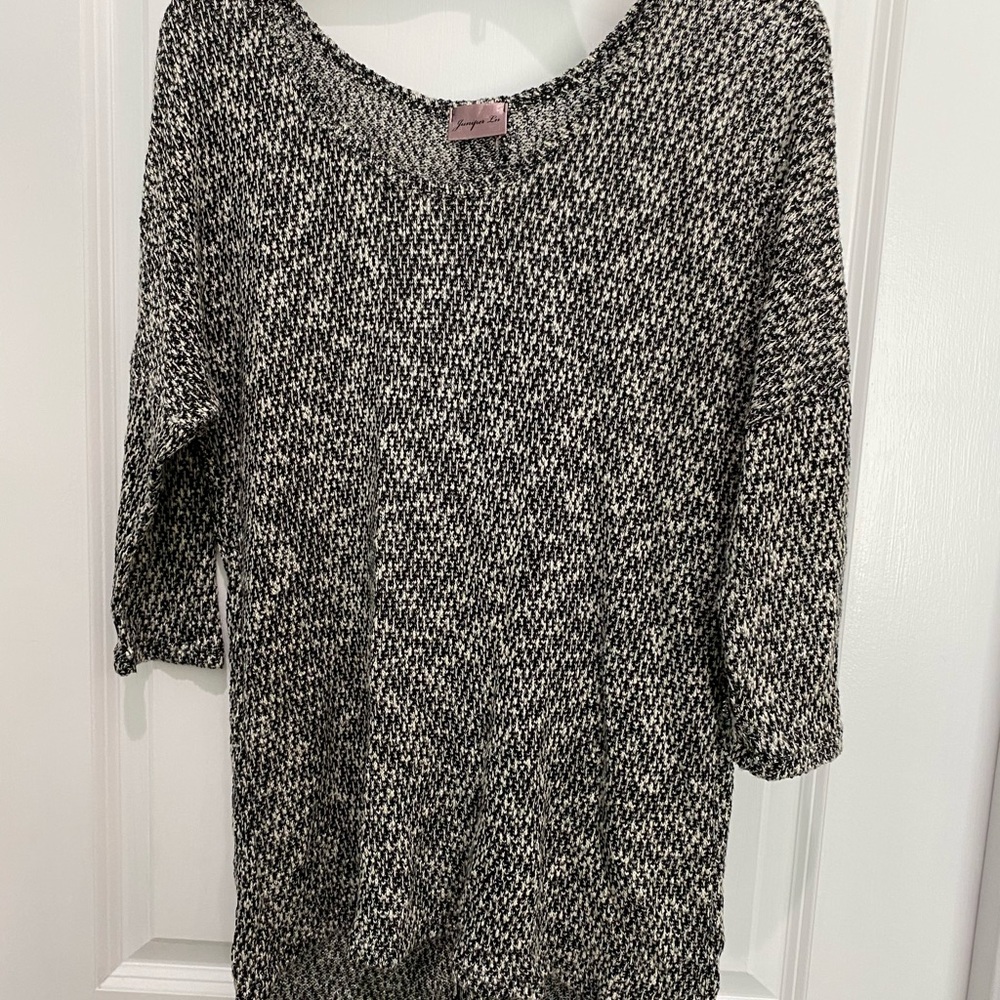 Juniper Ln Sweater with buttons up the back, Sz XL